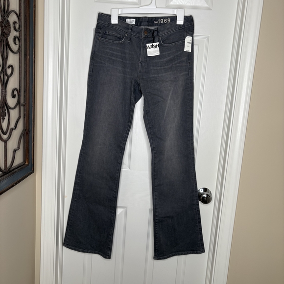 GAP NWT Women's Dark Black Gray Flare Jeans 29R - Picture 1 of 8